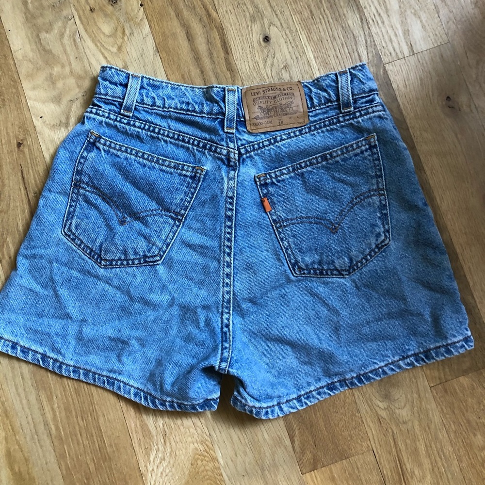 Vintage orange tab Levi’s shorts waist 26/27”